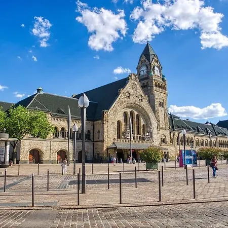 First Modern Studio/ Balcony/ Free Car Park/ 2p