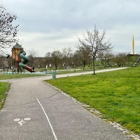 Apartment First Modern Studio/ Balcony/ Free Car Park/ 2p *