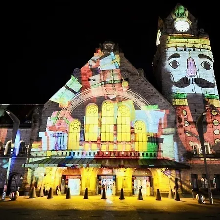 First Modern Studio/ Balcony/ Free Car Park/ 2p 아파트 *