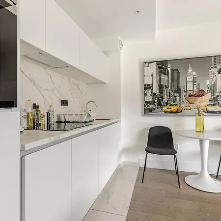 아파트 First Modern Studio/ Balcony/ Free Car Park/ 2p *