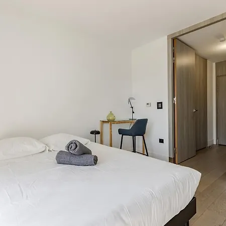 아파트 First Modern Studio/ Balcony/ Free Car Park/ 2p *