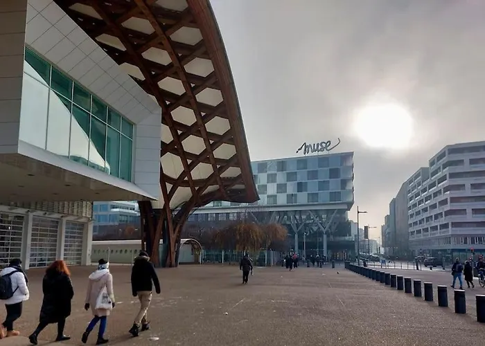 Apartment First Modern Studio/ Balcony/ Free Car Park/ 2p *