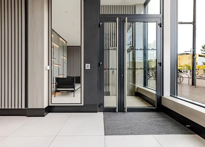 Apartment First Modern Studio/ Balcony/ Free Car Park/ 2p *